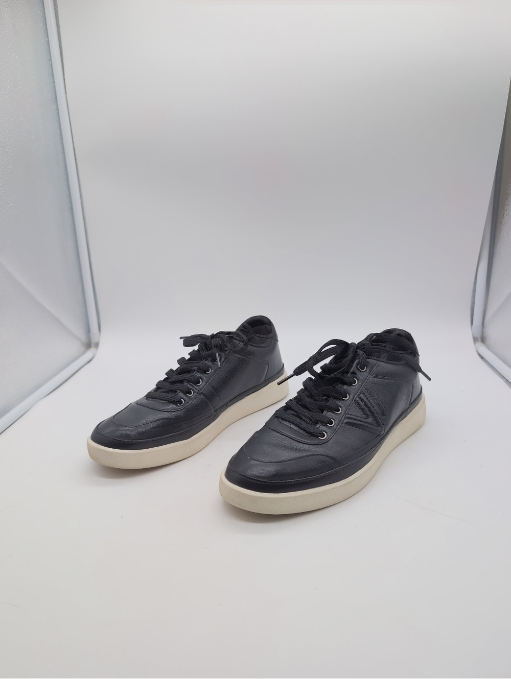 Vionic Emery Sz 9 Black Leather Low-Top Sneakers with White Sole